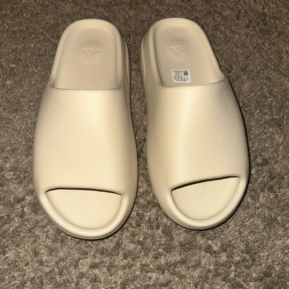Yeezy slide pure